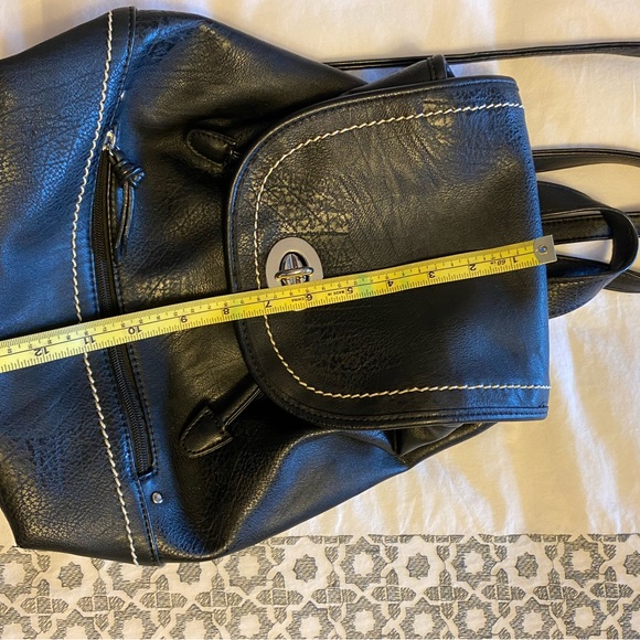 -SOLD Fiori black backpack purse all man made material pull top closure. - Picture 4 of 8